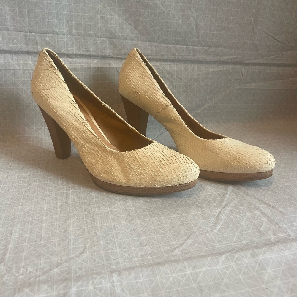 Pumps by Gadea Cream Snake Leather Heels 41